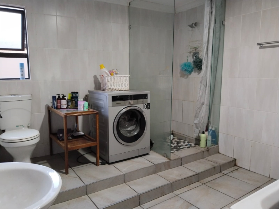 4 Bedroom Property for Sale in Rothdene Gauteng