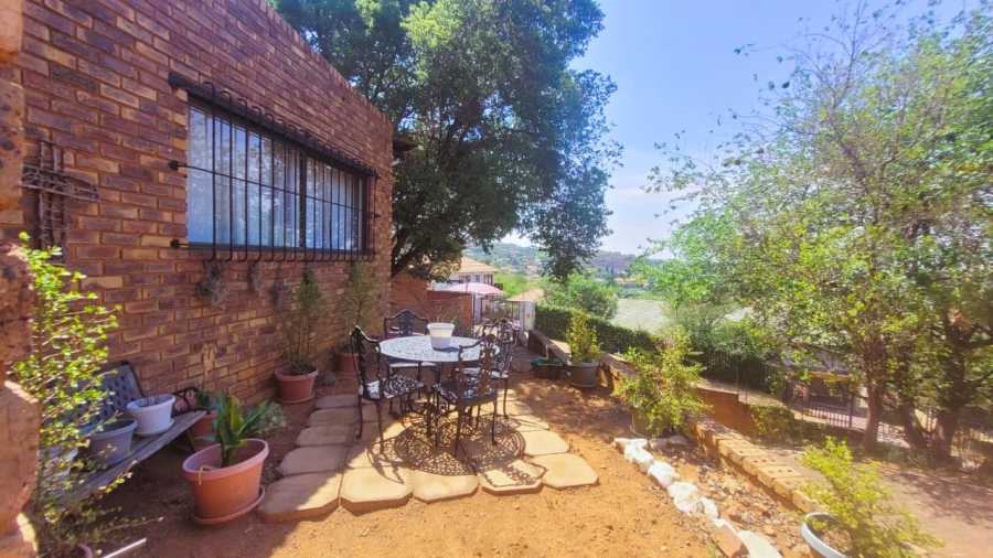3 Bedroom Property for Sale in Mulbarton Gauteng