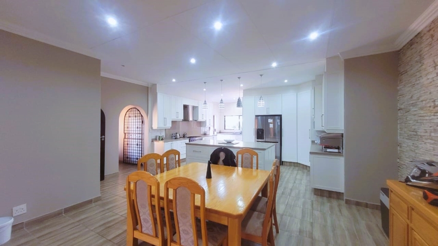 3 Bedroom Property for Sale in Mulbarton Gauteng