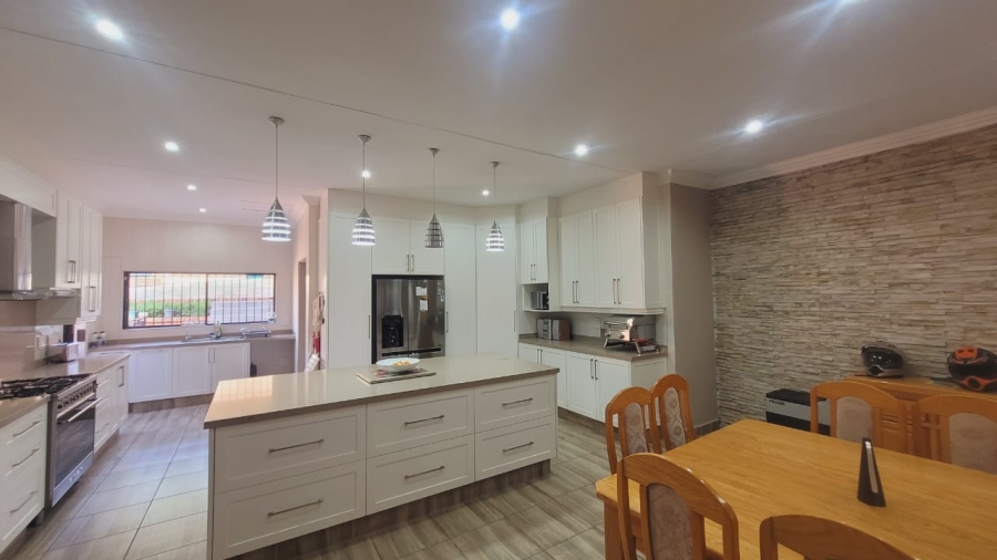 3 Bedroom Property for Sale in Mulbarton Gauteng