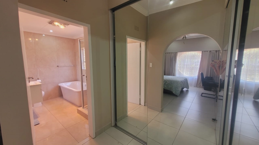 3 Bedroom Property for Sale in Mulbarton Gauteng