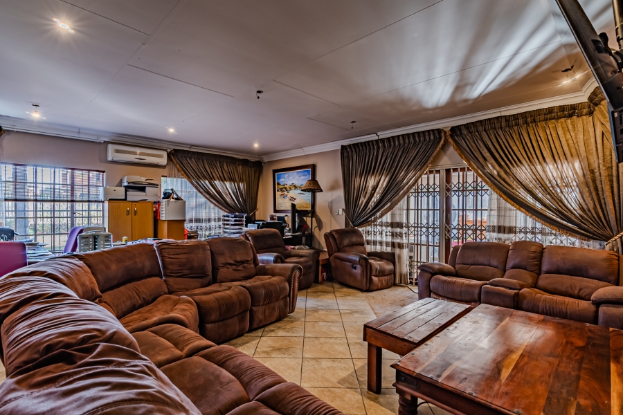 5 Bedroom Property for Sale in Amandasig Gauteng