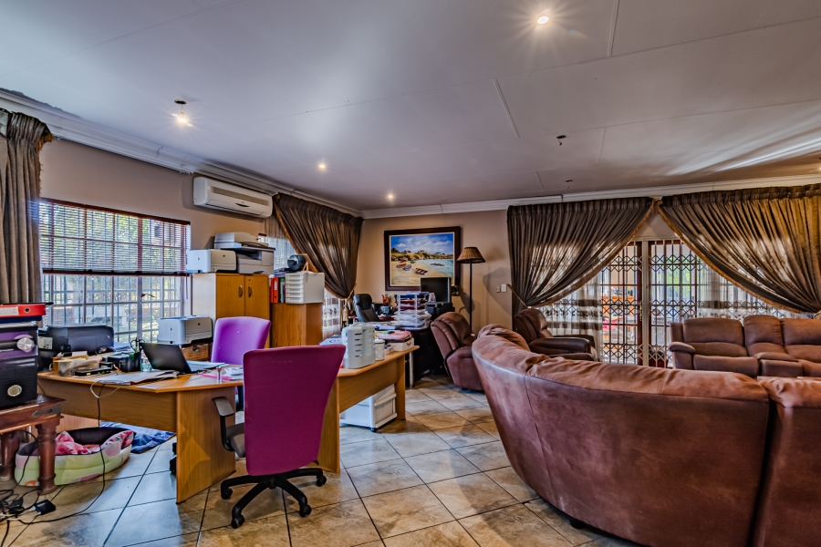 5 Bedroom Property for Sale in Amandasig Gauteng