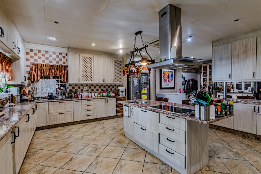 5 Bedroom Property for Sale in Amandasig Gauteng