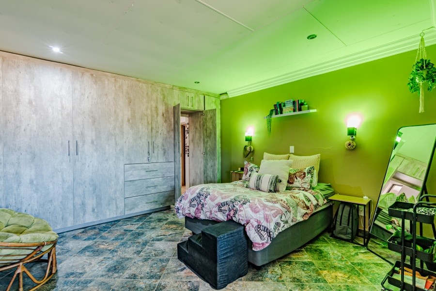 5 Bedroom Property for Sale in Amandasig Gauteng