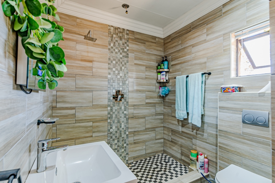 5 Bedroom Property for Sale in Amandasig Gauteng