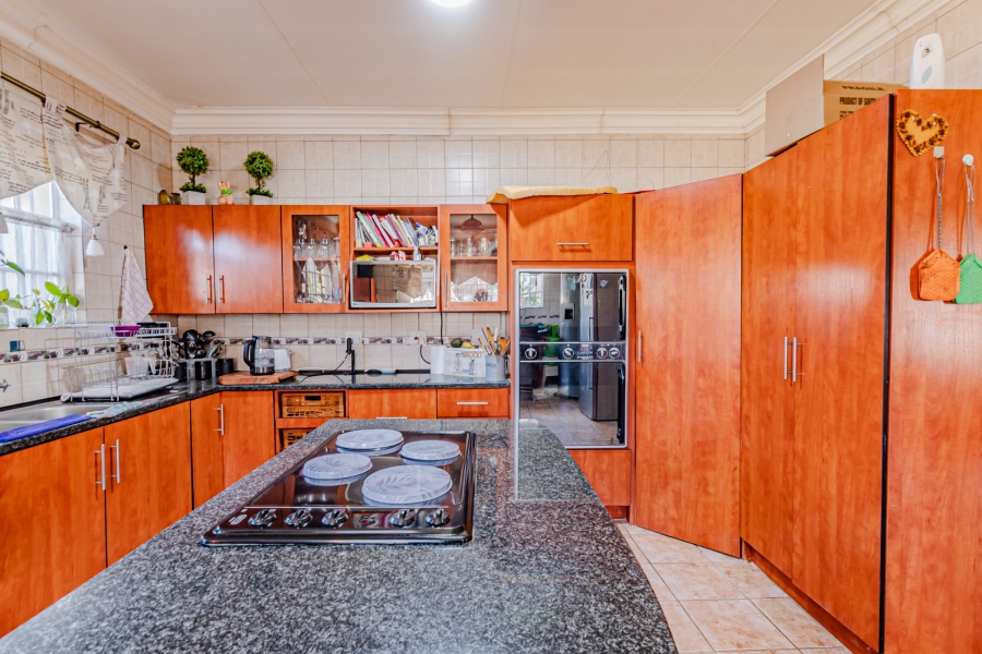 5 Bedroom Property for Sale in Amandasig Gauteng