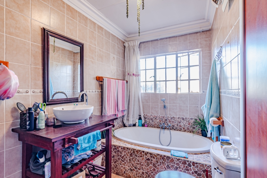 5 Bedroom Property for Sale in Amandasig Gauteng