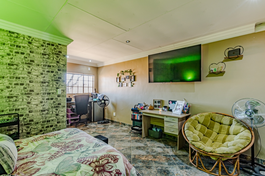 5 Bedroom Property for Sale in Amandasig Gauteng