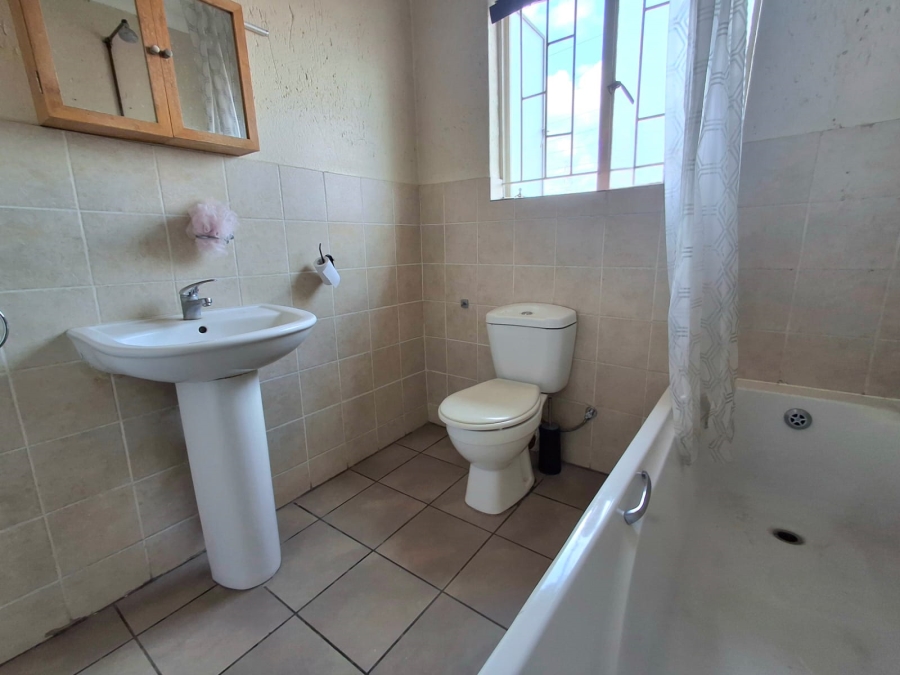 2 Bedroom Property for Sale in Greenstone Hill Gauteng