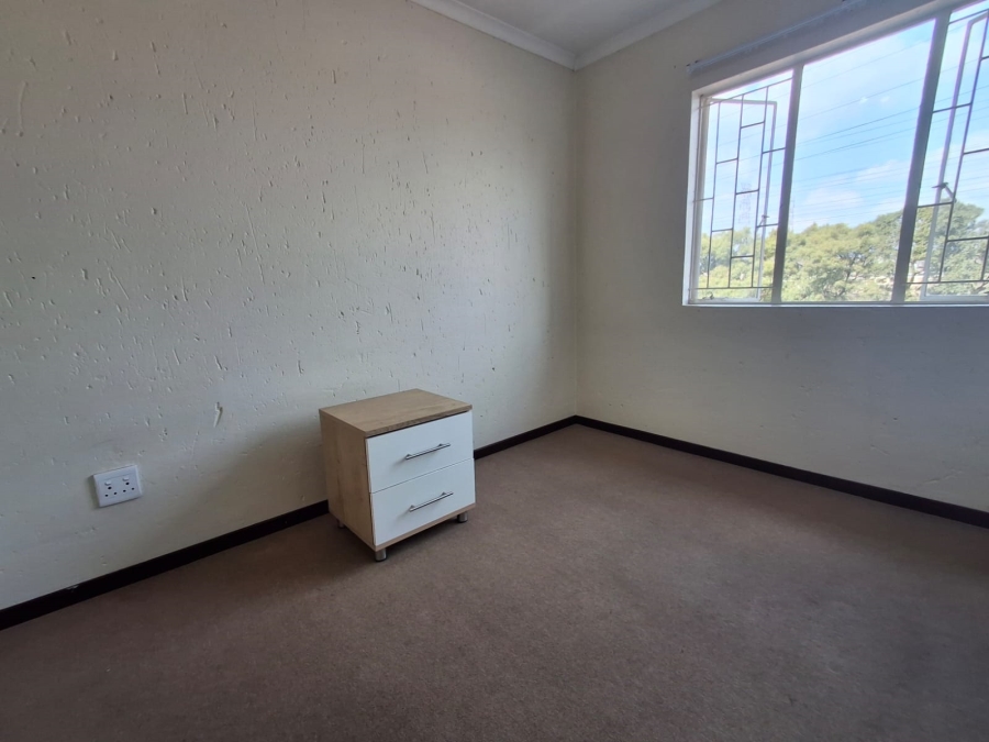2 Bedroom Property for Sale in Greenstone Hill Gauteng