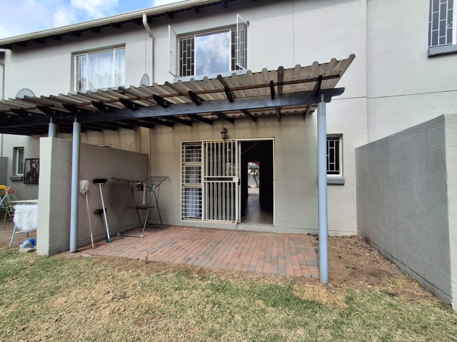2 Bedroom Property for Sale in Greenstone Hill Gauteng
