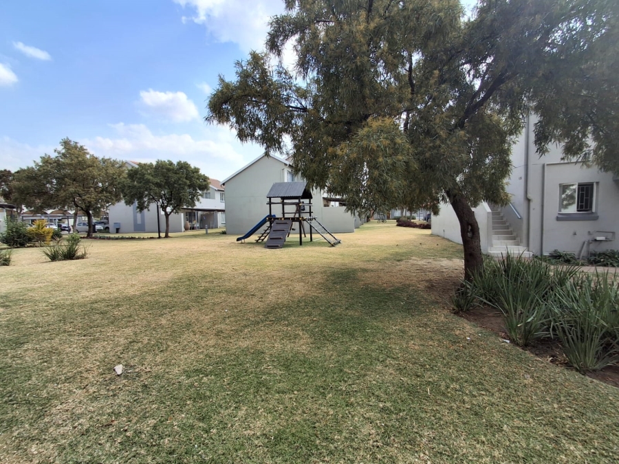 2 Bedroom Property for Sale in Greenstone Hill Gauteng