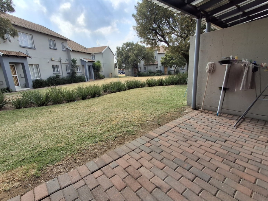 2 Bedroom Property for Sale in Greenstone Hill Gauteng