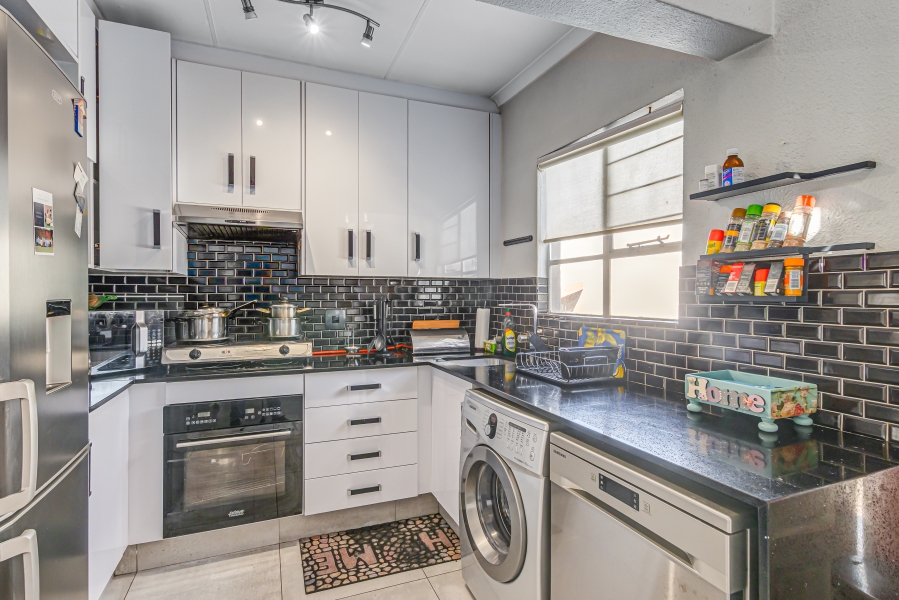 2 Bedroom Property for Sale in Douglasdale Gauteng