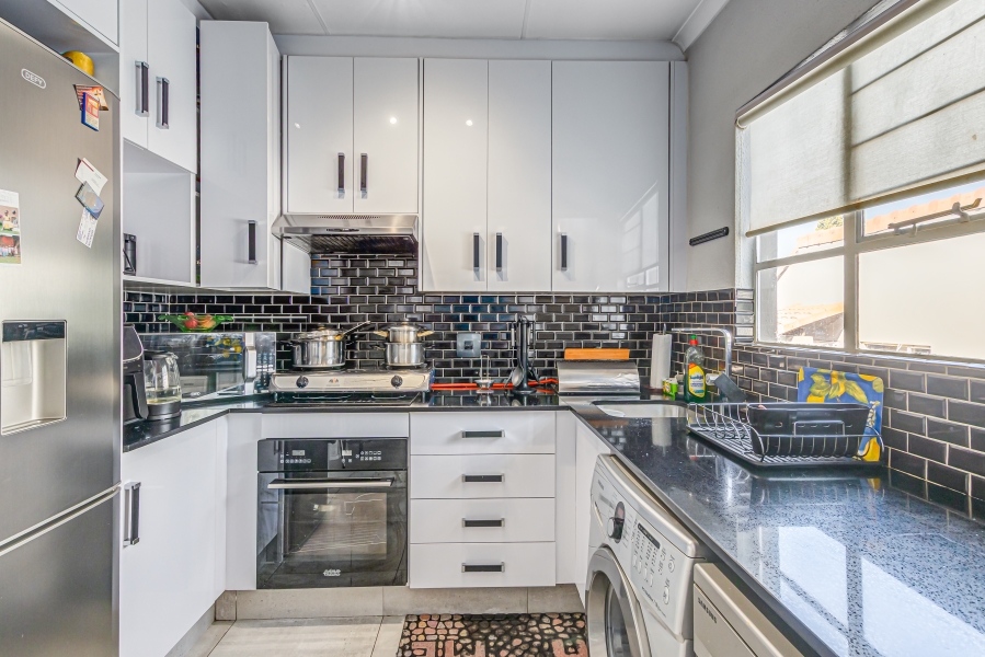 2 Bedroom Property for Sale in Douglasdale Gauteng