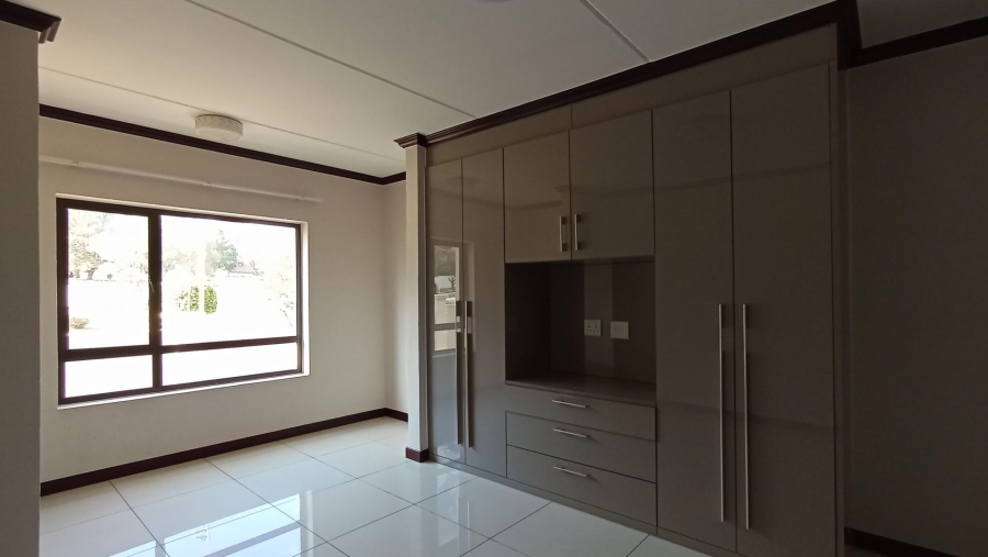 3 Bedroom Property for Sale in Noordwyk Gauteng