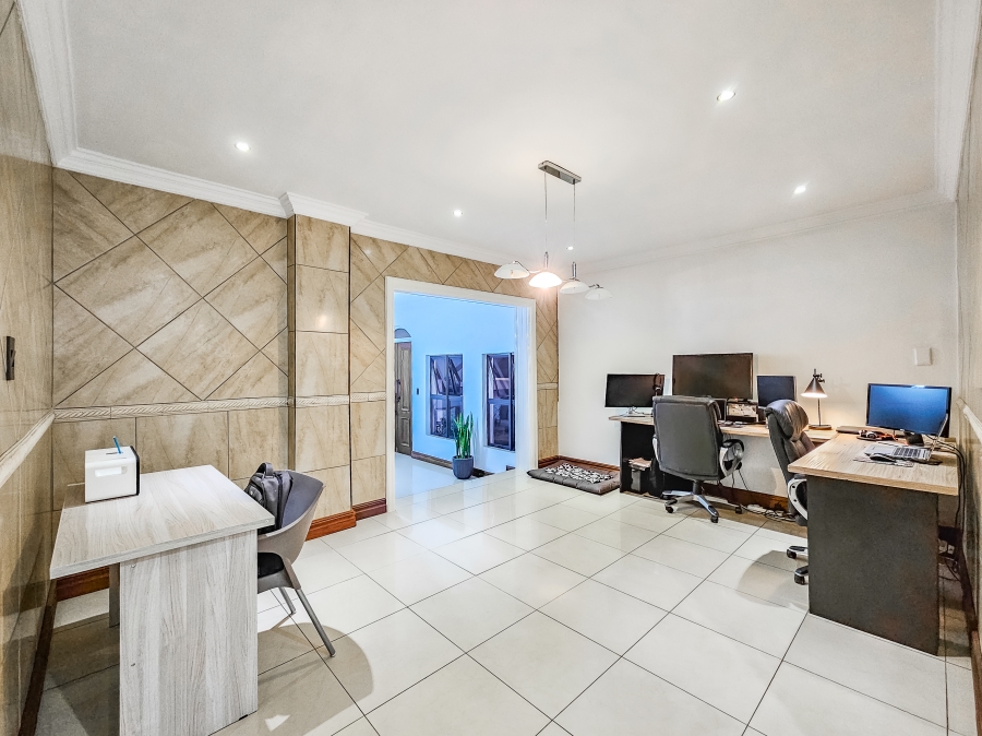 To Let 2 Bedroom Property for Rent in Magalieskruin Gauteng