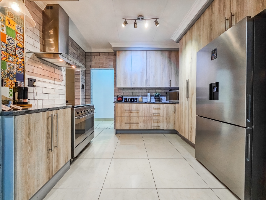 To Let 2 Bedroom Property for Rent in Magalieskruin Gauteng