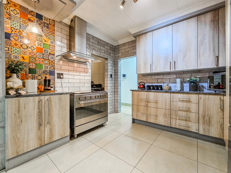 To Let 2 Bedroom Property for Rent in Magalieskruin Gauteng