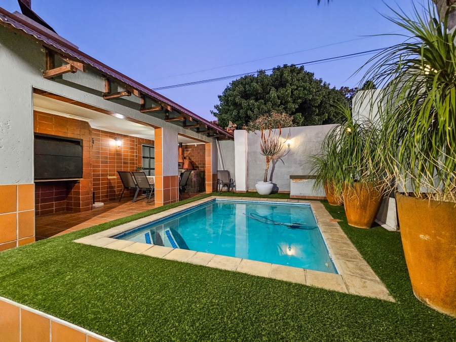 To Let 2 Bedroom Property for Rent in Magalieskruin Gauteng