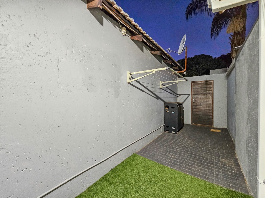 To Let 2 Bedroom Property for Rent in Magalieskruin Gauteng