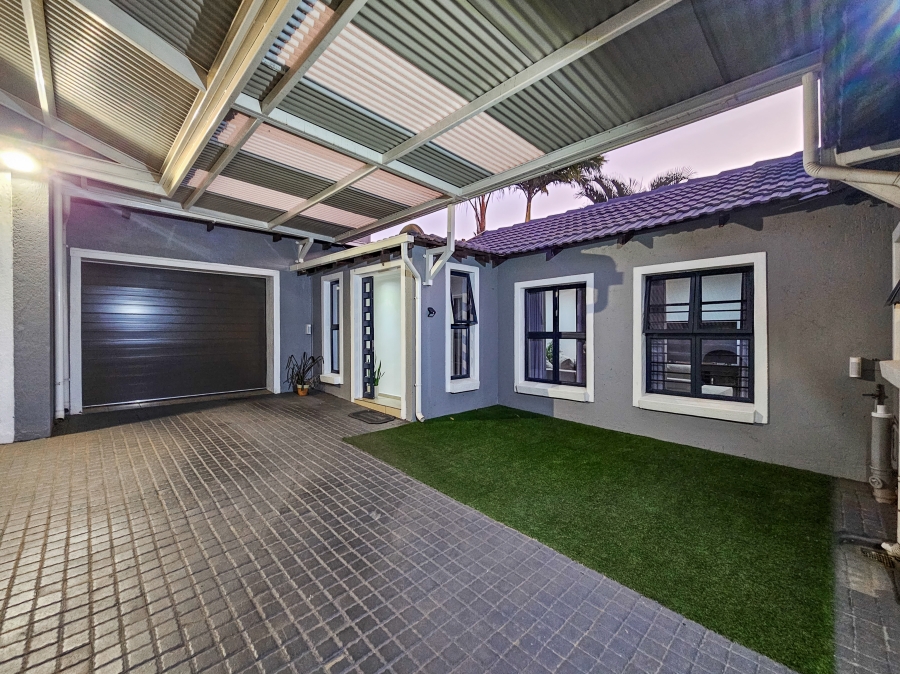 To Let 2 Bedroom Property for Rent in Magalieskruin Gauteng