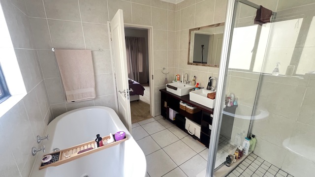 2 Bedroom Property for Sale in Sunninghill Gauteng
