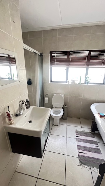 2 Bedroom Property for Sale in Sunninghill Gauteng