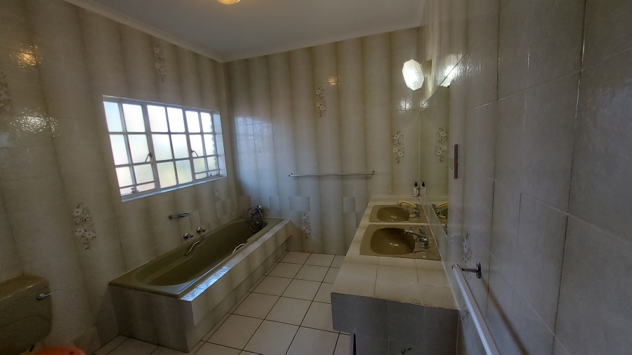 4 Bedroom Property for Sale in Waterkloof Heights Gauteng
