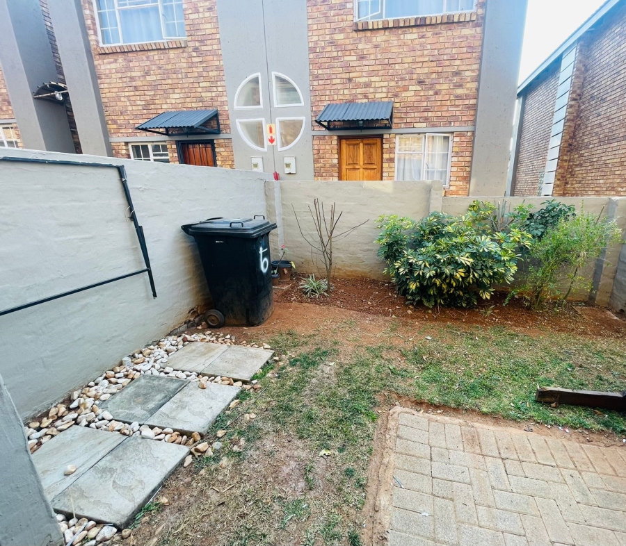 To Let 2 Bedroom Property for Rent in Birchleigh Gauteng