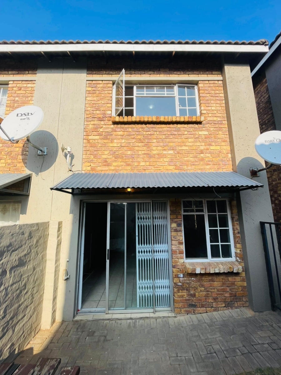 To Let 2 Bedroom Property for Rent in Birchleigh Gauteng