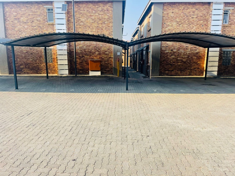 To Let 2 Bedroom Property for Rent in Birchleigh Gauteng