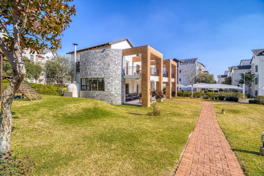 To Let 2 Bedroom Property for Rent in Fourways Gauteng