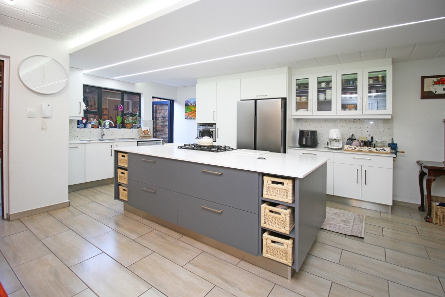 3 Bedroom Property for Sale in Fairland Gauteng