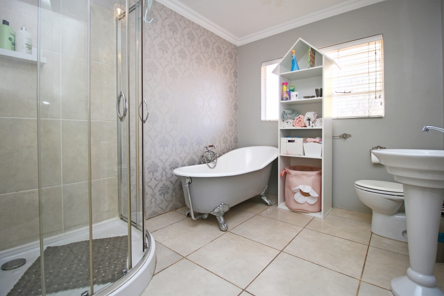 3 Bedroom Property for Sale in Fairland Gauteng