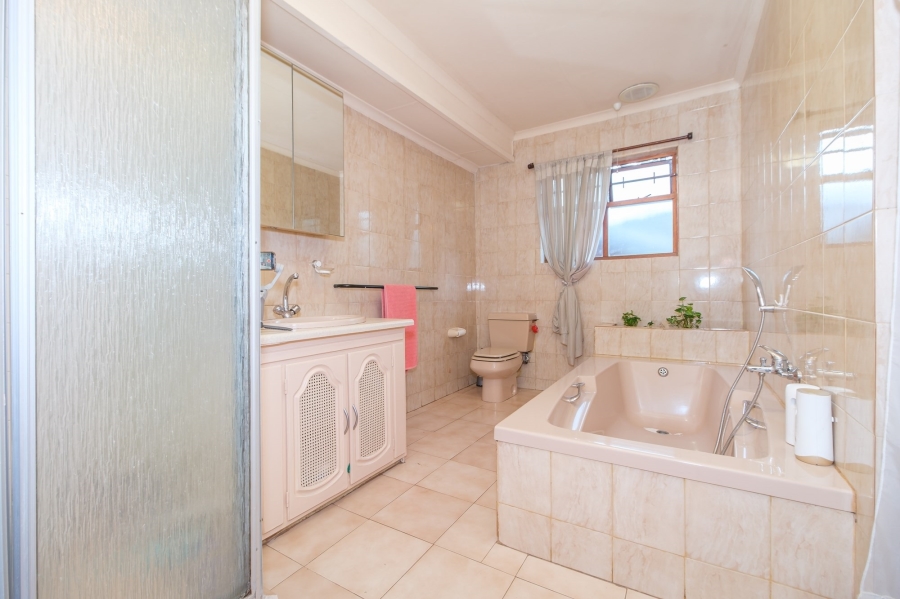 3 Bedroom Property for Sale in Constantia Kloof Gauteng