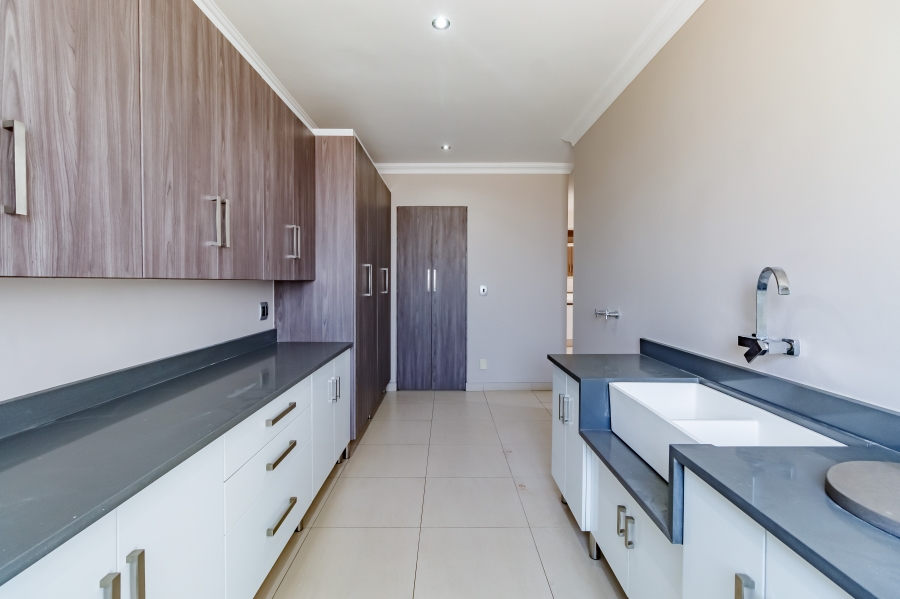 5 Bedroom Property for Sale in Midlands Estate Gauteng