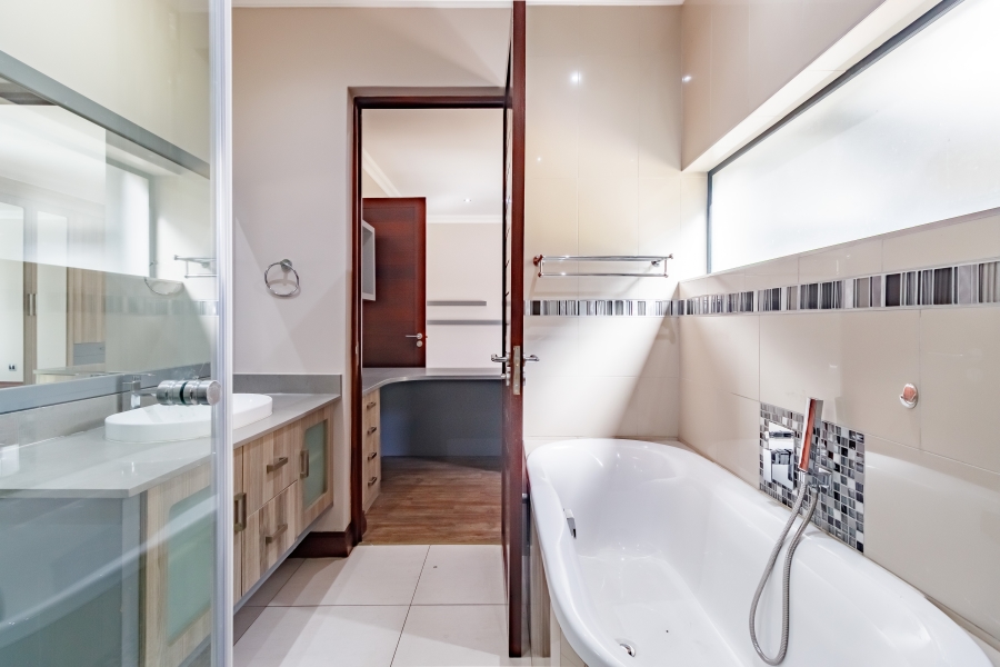 5 Bedroom Property for Sale in Midlands Estate Gauteng