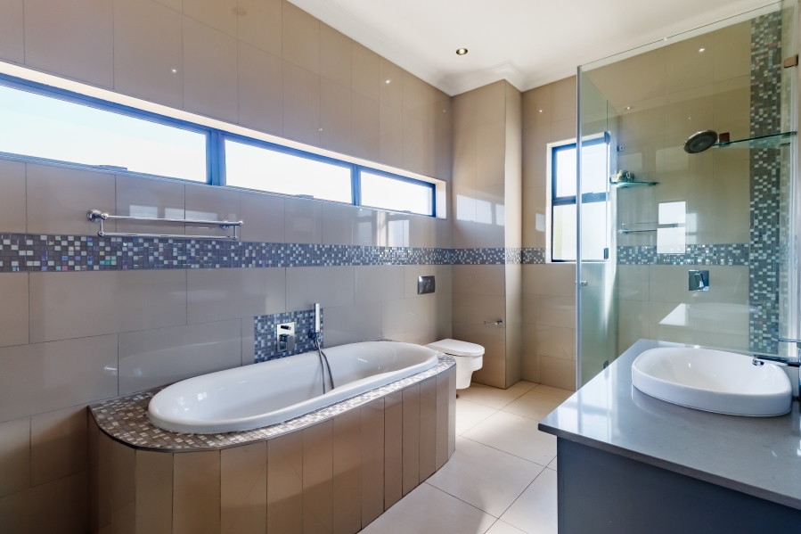5 Bedroom Property for Sale in Midlands Estate Gauteng