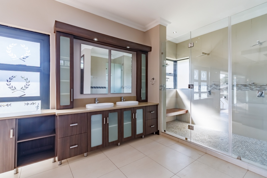 5 Bedroom Property for Sale in Midlands Estate Gauteng