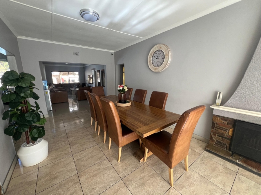 5 Bedroom Property for Sale in Glen Marais Gauteng