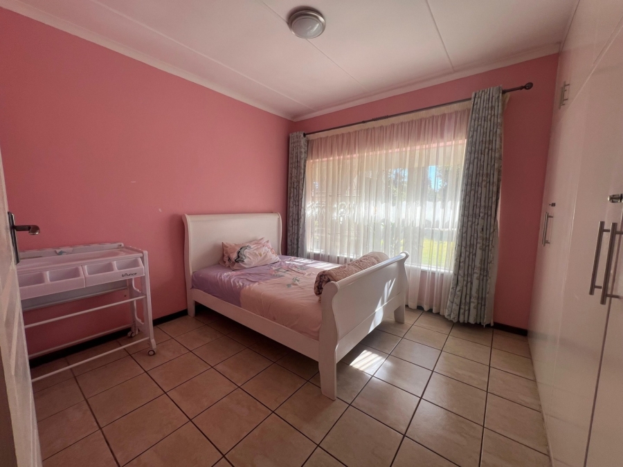 5 Bedroom Property for Sale in Glen Marais Gauteng