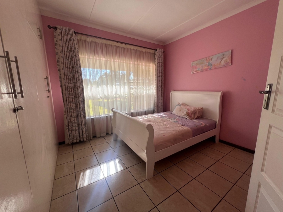 5 Bedroom Property for Sale in Glen Marais Gauteng