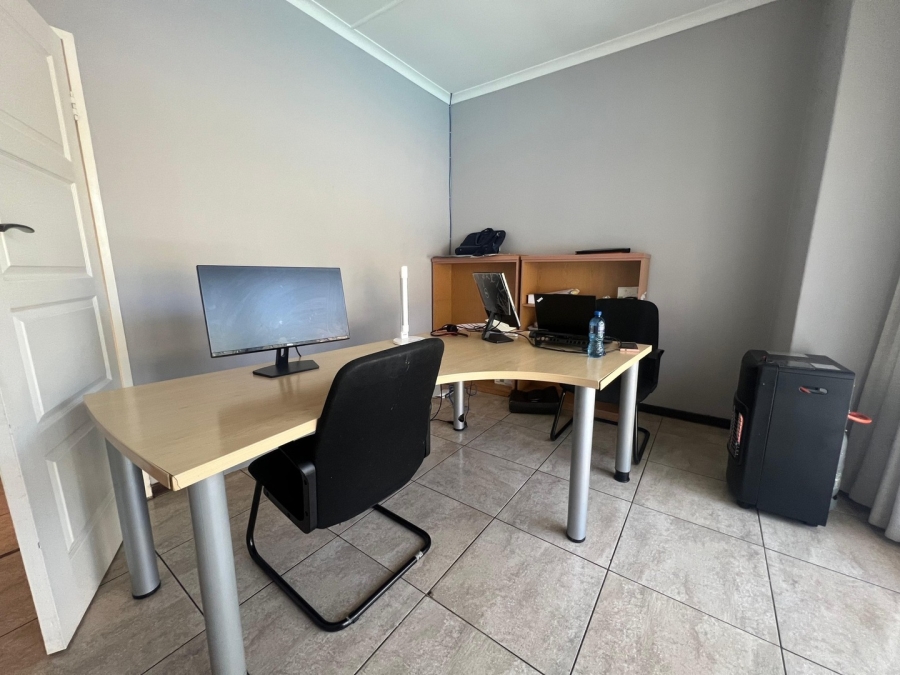 5 Bedroom Property for Sale in Glen Marais Gauteng