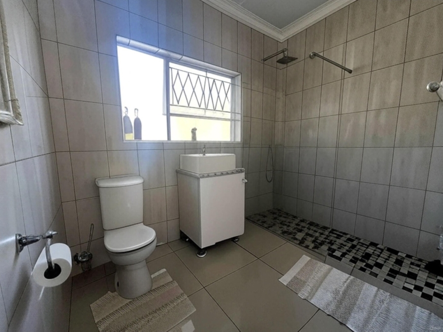 5 Bedroom Property for Sale in Glen Marais Gauteng