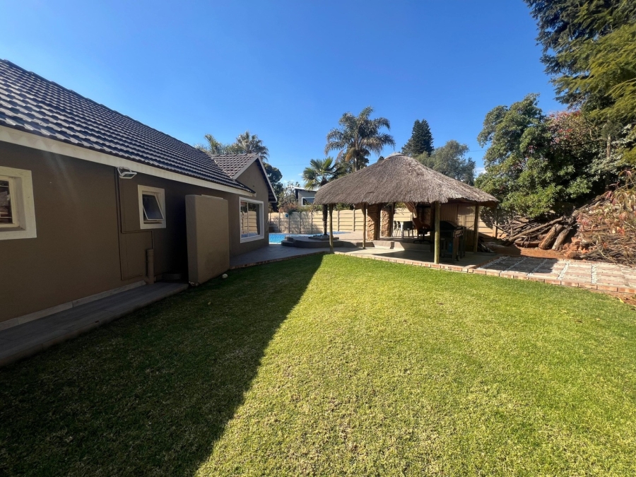 5 Bedroom Property for Sale in Glen Marais Gauteng