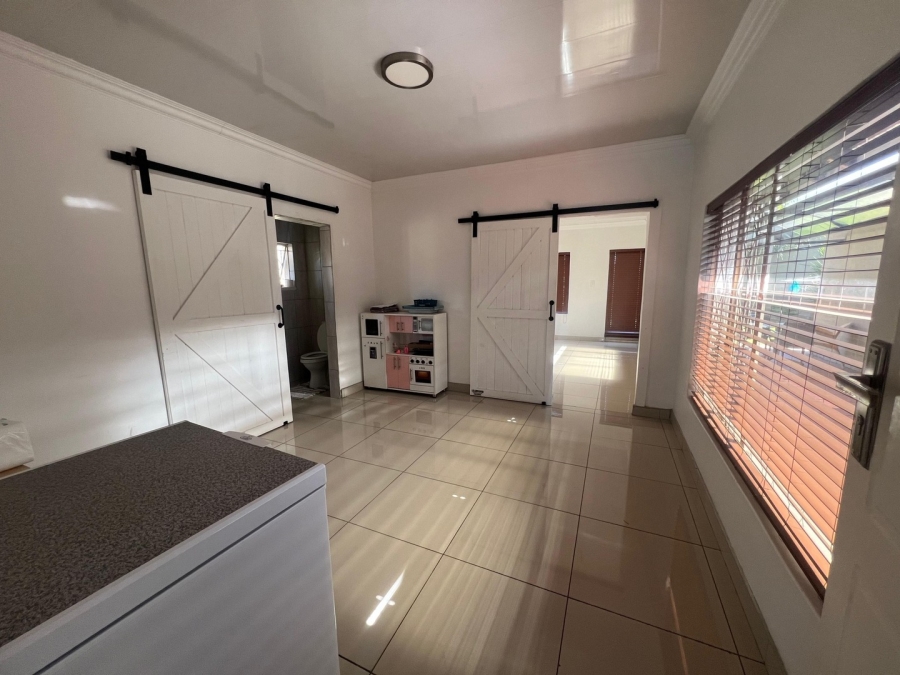 5 Bedroom Property for Sale in Glen Marais Gauteng