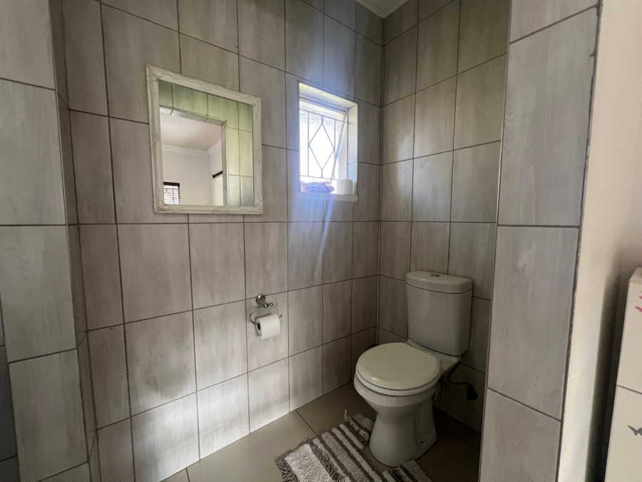 5 Bedroom Property for Sale in Glen Marais Gauteng