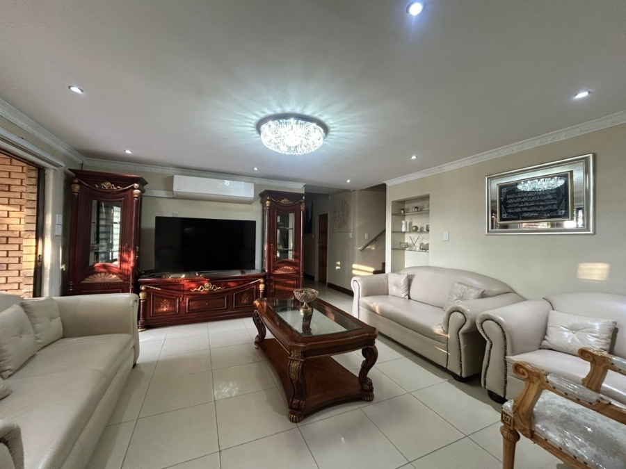 8 Bedroom Property for Sale in Eldo Glen Gauteng